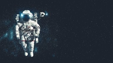 Astronot uzay yürüyüşü yaparken uzay uçuşları görevinde çalışıyor.