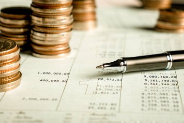 Altın para yığını Hazine mevduat banka hesabında tasarruf para yığını