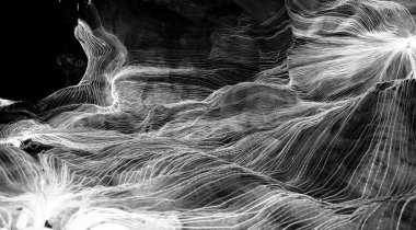 Ağ noktaları ve koyu arkaplanı birbirine bağlayan dijital dokuma çizgilerinin soyut dalgası