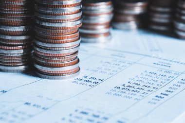 Altın para yığını Hazine mevduat banka hesabında tasarruf para yığını