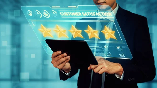 Revisión de los datos de la encuesta de comentarios de satisfacción del cliente para negocios astutos — Foto de Stock