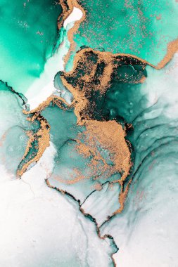 Kağıt üzerinde mermer sıvı mürekkep resminin yeşil altın soyut arkaplanı .