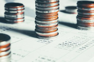 Altın para yığını Hazine mevduat banka hesabında tasarruf para yığını