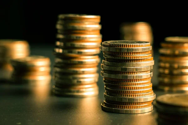 Mucchio di monete d'oro mucchio di denaro in finanza tesoreria deposito bancario conto risparmio — Foto Stock