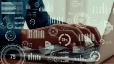 İş adamı iş veri analizini analiz etmek için yetenekli dizüstü bilgisayar kullanır
