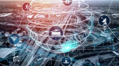 Yeni şehir yolunda gelecekteki araba trafiği için akıllı ulaşım teknolojisi kavramı