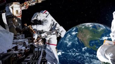 Astronot uzay yürüyüşü yaparken uzay uçuşları görevinde çalışıyor.