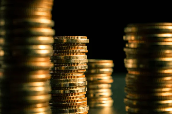 Stapel von Goldmünzen Geldstapel in der Finanzkasse Sparbuch — Stockfoto