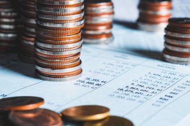 Altın para yığını Hazine mevduat banka hesabında tasarruf para yığını