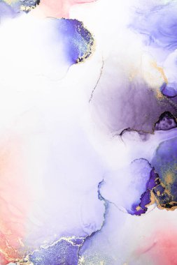 Kağıt üzerinde mermer sıvı mürekkep resminin mor altın soyut arkaplanı .