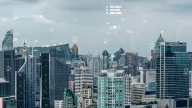 İş verisi analitik arayüzü, geleceği gösteren akıllı şehir üzerinde uçar