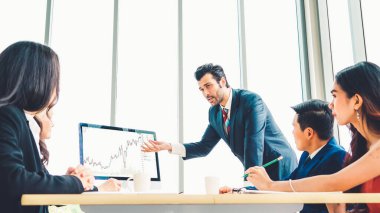 Dahiyane bilgisayar yazılımının borsa veri tablosu analizi