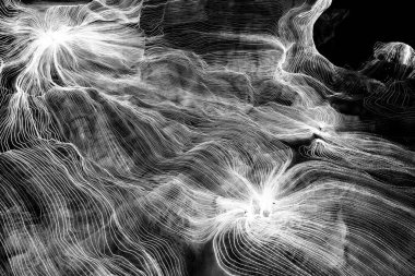 Ağ noktaları ve koyu arkaplanı birbirine bağlayan dijital dokuma çizgilerinin soyut dalgası