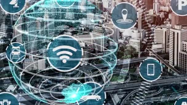 Концепция интеллектуальных транспортных технологий для будущего автомобильного движения на новой городской дороге — стоковое видео
