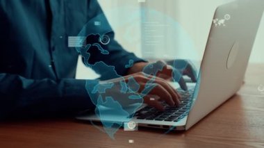 İş adamı iş veri analizini analiz etmek için yetenekli dizüstü bilgisayar kullanır