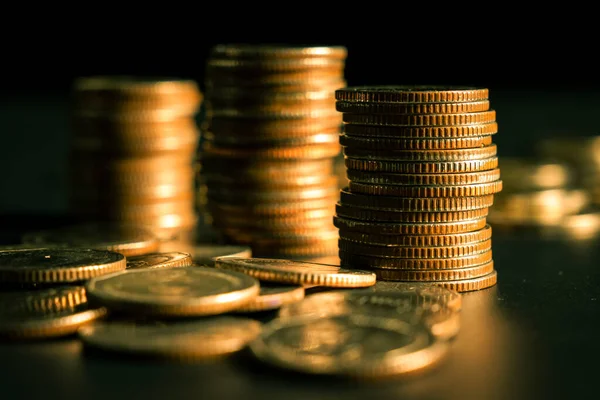 Stapel von Goldmünzen Geldstapel in der Finanzkasse Sparbuch — Stockfoto