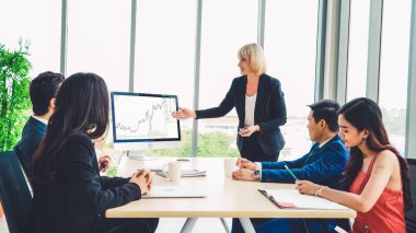 Dahiyane bilgisayar yazılımının borsa veri tablosu analizi