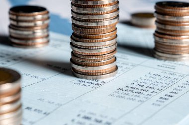 Altın para yığını Hazine mevduat banka hesabında tasarruf para yığını