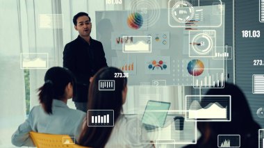 Şirket personeli toplantısındaki iş adamları imrendirici grafikle