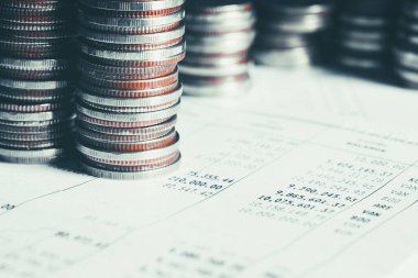 Altın para yığını Hazine mevduat banka hesabında tasarruf para yığını