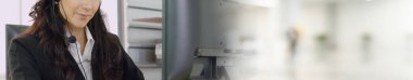 Geniş görünüm panorama panoramasında çağrı merkezi ya da müşteri destek ajanı