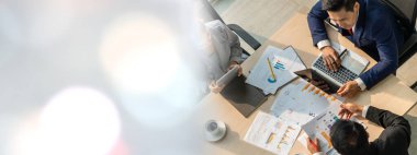 İş adamları grup toplantısı daha geniş açıdan çekildi