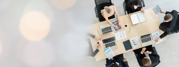 Grupo de empresários reunião tiro de cima vista ampla — Fotografia de Stock