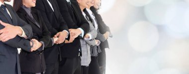 Başarılı iş adamlarının bir arada durması görüşü genişletiyor