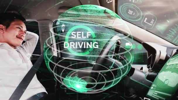 運転席で男と自動運転車の概念 — ストック動画