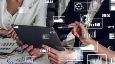 Kurumsal personel toplantısında iş adamlarının kavramsal vizyonu