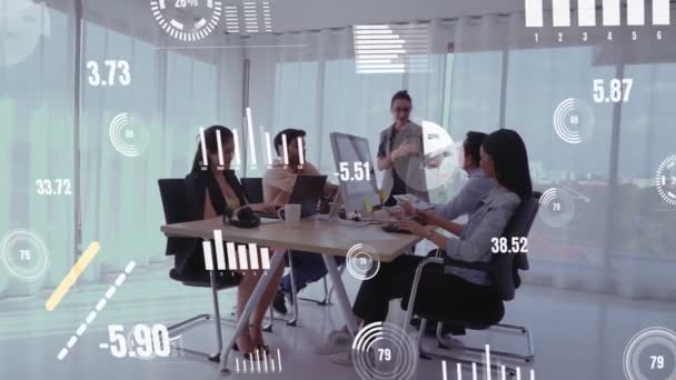 Conceptuele visie van zakenmensen in personeelsvergadering — Stockvideo