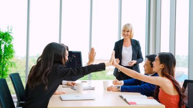 Dahiyane bilgisayar yazılımının borsa veri tablosu analizi