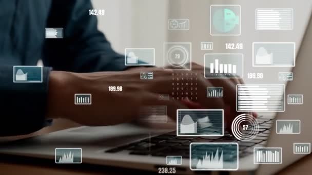 Zakenman gebruikt capabele laptop computer om bedrijfsgegevens analytisch te analyseren — Stockvideo