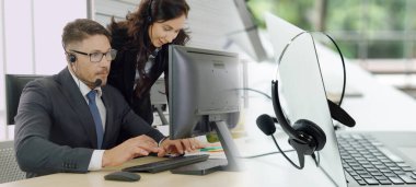 Ofiste çalışan, kulaklık takan iş adamları daha geniş görüşlü.