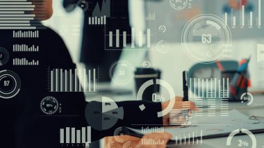 Şirket personeli toplantısındaki iş adamları imrendirici grafikle