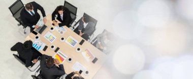 Yukarıdan çekilen iş adamları grup toplantısı geniş görünüm