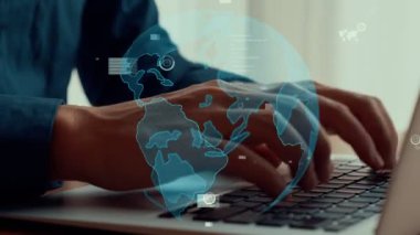 İş adamı iş veri analizini analiz etmek için yetenekli dizüstü bilgisayar kullanır