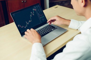 Dahiyane bilgisayar yazılımının borsa veri tablosu analizi