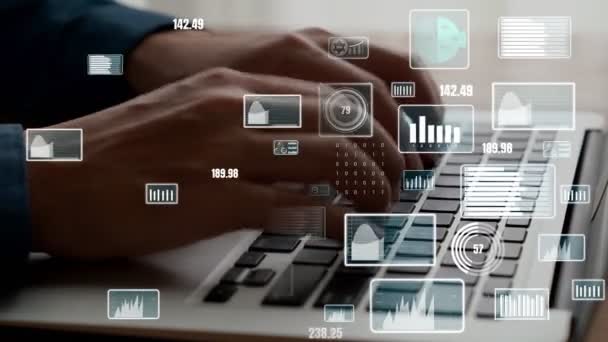 商人使用有能力的手提电脑分析业务数据 — 图库视频影像