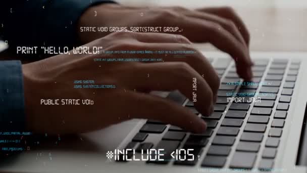 Počítačový programátor používá pro vývoj programovacího kódu schopný notebook — Stock video