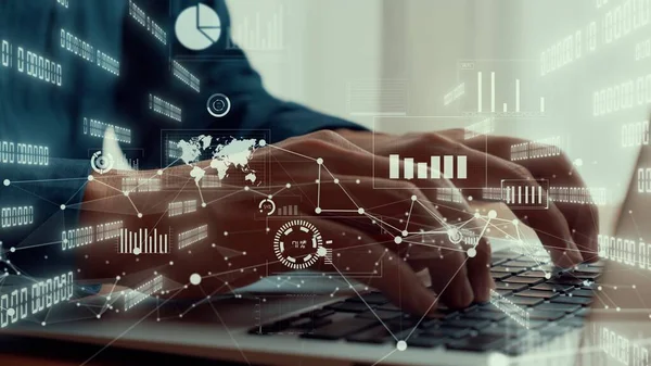 Forretningsmand bruger stand laptop computer til at analysere forretningsdata analytiker - Stock-foto