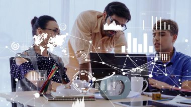 Kurumsal personel toplantısında iş adamlarının kavramsal vizyonu