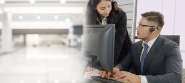 Ofiste çalışan, kulaklık takan iş adamları daha geniş görüşlü.