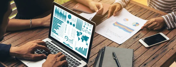 Business data dashboard analysis by genious computer software — Stock fotografie