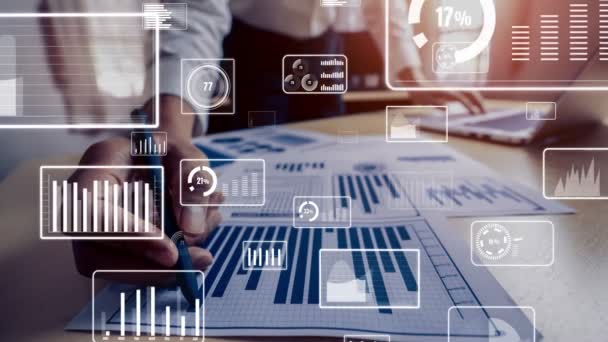 Forretningsmann analyserer konseptdata for aksjemarkedsforskning. – stockvideo