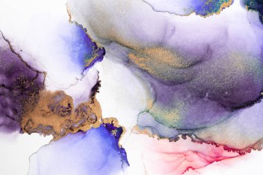 Kağıt üzerinde mermer sıvı mürekkep resminin mor altın soyut arkaplanı .