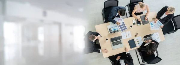 Grupo de empresários reunião tiro de cima vista ampla — Fotografia de Stock