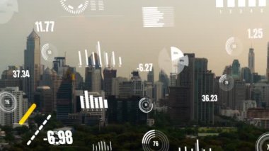 İş verisi analitik arayüzü, geleceği gösteren akıllı şehir üzerinde uçar