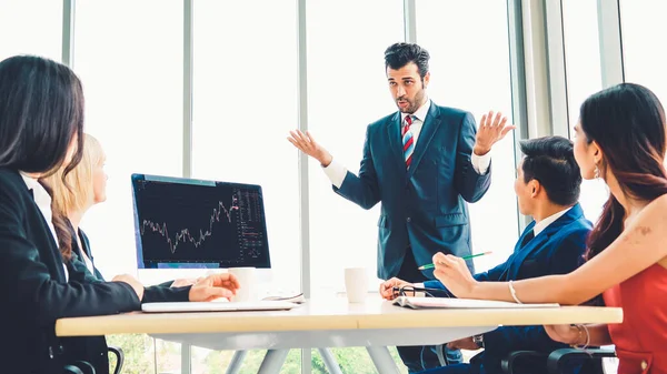 Dahiyane bilgisayar yazılımının borsa veri tablosu analizi