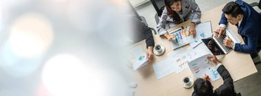 İş adamları grup toplantısı daha geniş açıdan çekildi